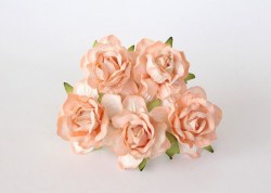 Кудрявые розы из бумаги, розовые
