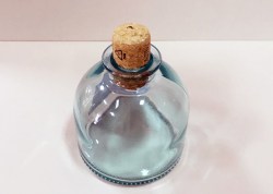 Бутылочка  Д=6,5 см, высота 8 см, голубое стекло